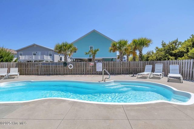 4325 E Pelican Drive, Oak Island, NC 28465