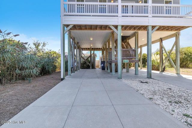 4325 E Pelican Drive, Oak Island, NC 28465