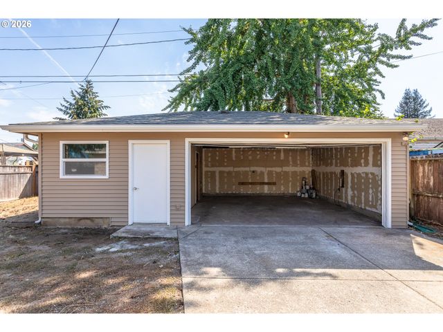 2607 E 26TH St, Vancouver, WA 98661