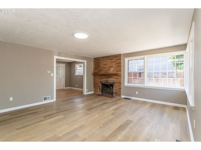 2607 E 26TH St, Vancouver, WA 98661
