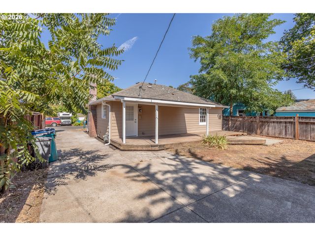 2607 E 26TH St, Vancouver, WA 98661
