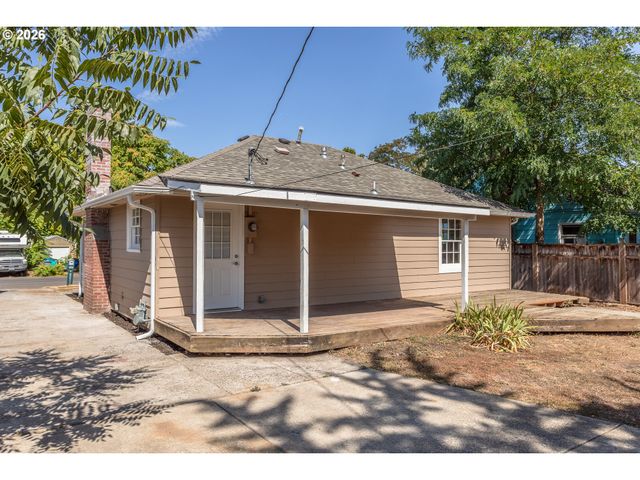 2607 E 26TH St, Vancouver, WA 98661