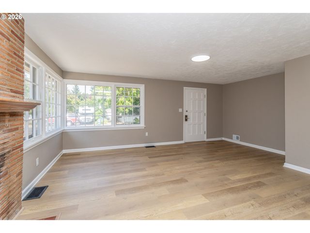 2607 E 26TH St, Vancouver, WA 98661