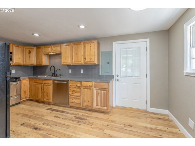 2607 E 26TH St, Vancouver, WA 98661