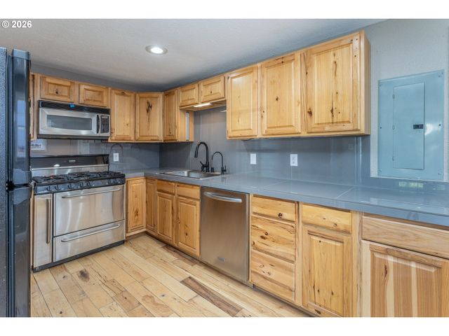 2607 E 26TH St, Vancouver, WA 98661