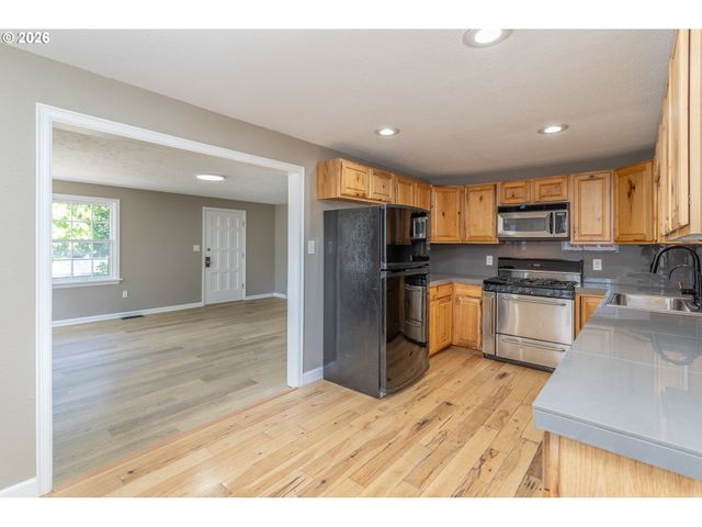2607 E 26TH St, Vancouver, WA 98661