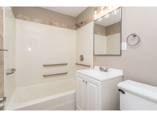 2607 E 26TH St, Vancouver, WA 98661