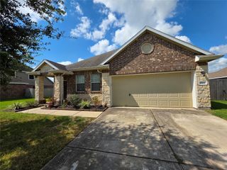 9707 Indian Trail, Mont Belvieu, TX 77523