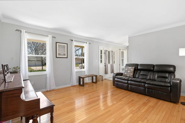 1932 Banks Drive, Elgin, IL 60123