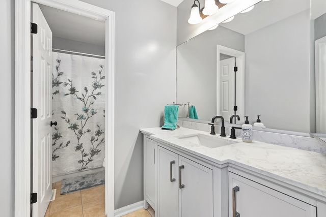 1932 Banks Drive, Elgin, IL 60123