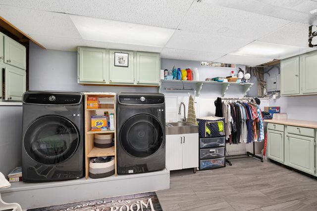 1932 Banks Drive, Elgin, IL 60123