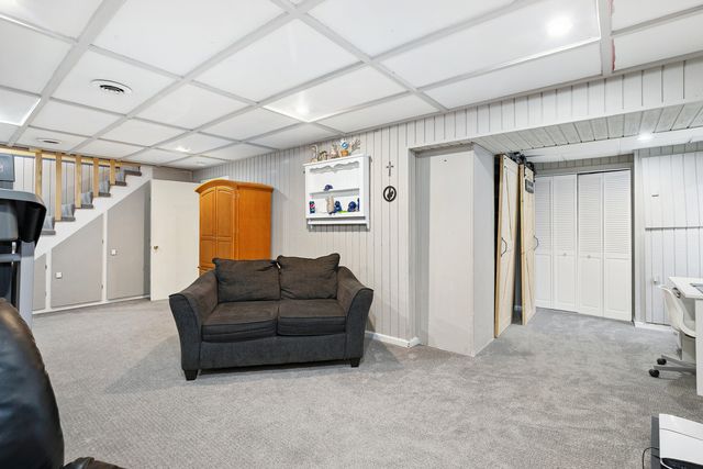 1932 Banks Drive, Elgin, IL 60123