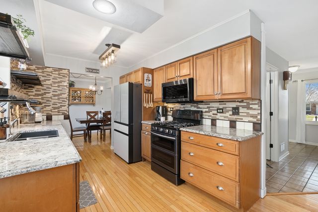 1932 Banks Drive, Elgin, IL 60123