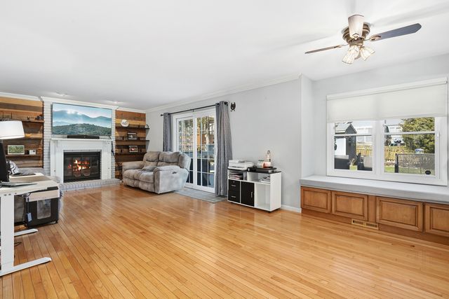 1932 Banks Drive, Elgin, IL 60123