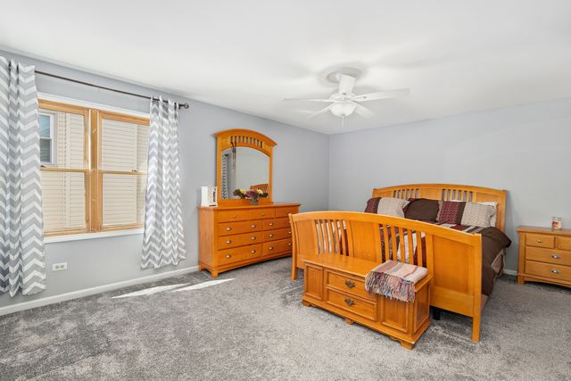 1932 Banks Drive, Elgin, IL 60123