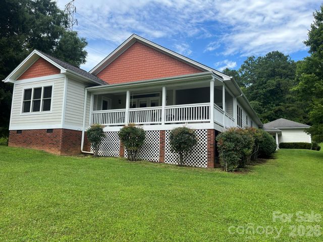 150 Holly Springs Road, Hendersonville, NC 28729