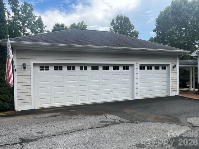 150 Holly Springs Road, Hendersonville, NC 28729