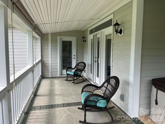 150 Holly Springs Road, Hendersonville, NC 28729