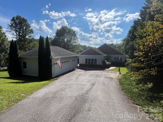 150 Holly Springs Road, Hendersonville, NC 28729