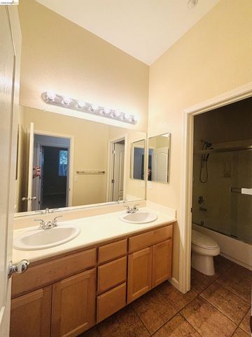 2440 Berkshire Ln, Brentwood, CA 94513
