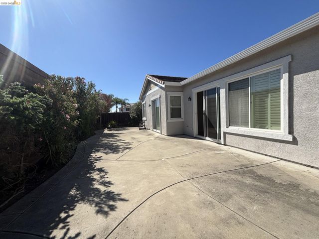 2440 Berkshire Ln, Brentwood, CA 94513