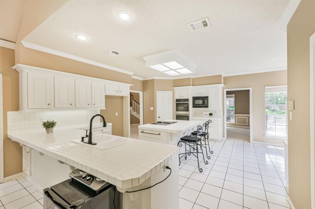 1803 Lofty Maple Trail, Kingwood, TX 77345
