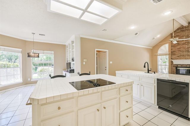 1803 Lofty Maple Trail, Kingwood, TX 77345