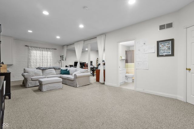 3984 Jonathan Ridge Drive, Columbus, IN 47201