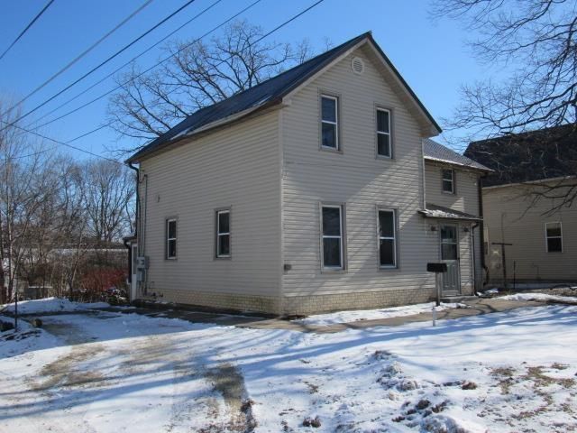 108 S Wayne Street, Manchester, IA 52057