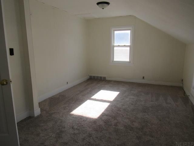 108 S Wayne Street, Manchester, IA 52057