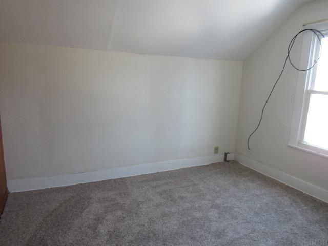 108 S Wayne Street, Manchester, IA 52057