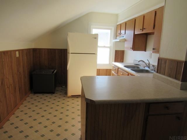 108 S Wayne Street, Manchester, IA 52057