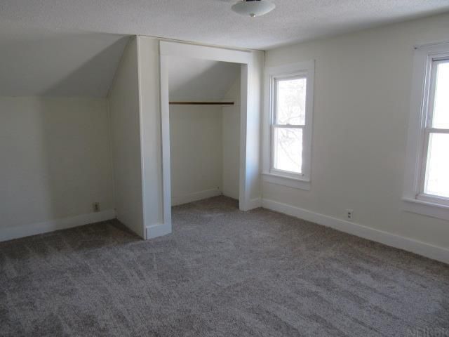 108 S Wayne Street, Manchester, IA 52057