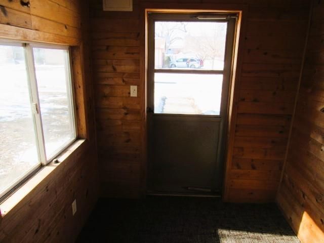 108 S Wayne Street, Manchester, IA 52057