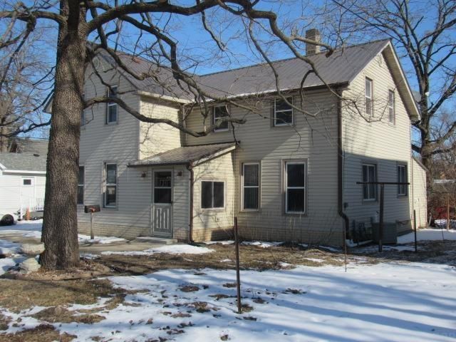 108 S Wayne Street, Manchester, IA 52057