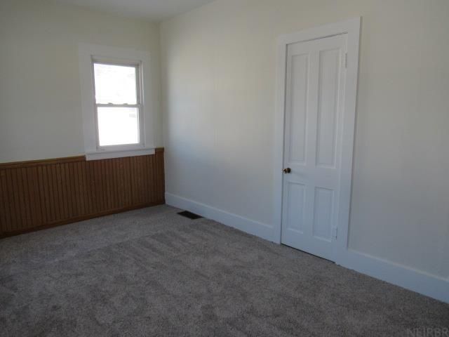 108 S Wayne Street, Manchester, IA 52057