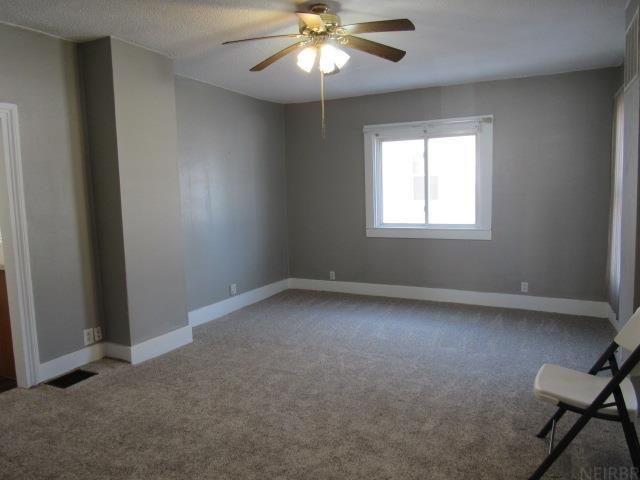 108 S Wayne Street, Manchester, IA 52057