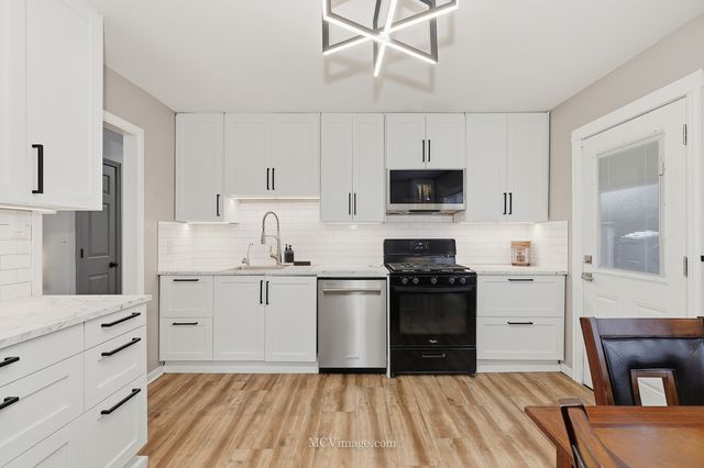 242 Tallman Avenue, Romeoville, IL 60446