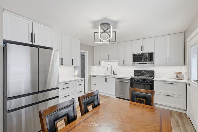 242 Tallman Avenue, Romeoville, IL 60446