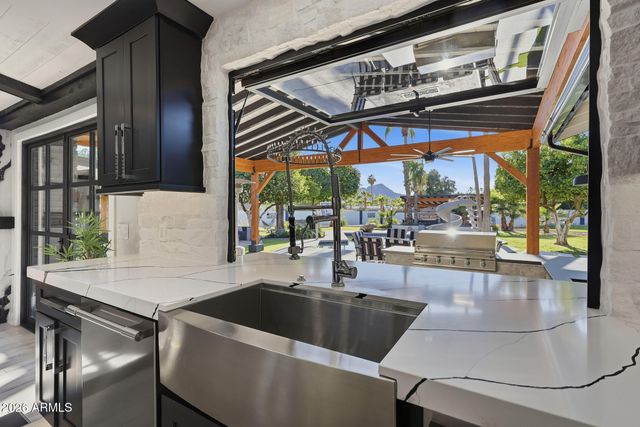 9026 N 67TH Street N, Paradise Valley, AZ 85253