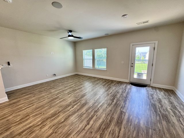 523 Stovall Ln, Columbia, TN 38401