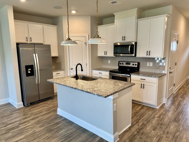 523 Stovall Ln, Columbia, TN 38401