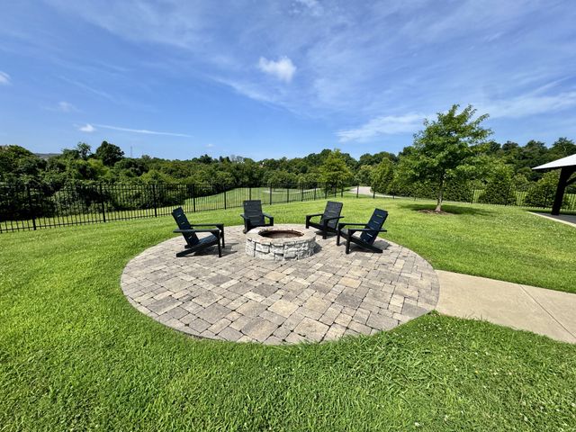 523 Stovall Ln, Columbia, TN 38401