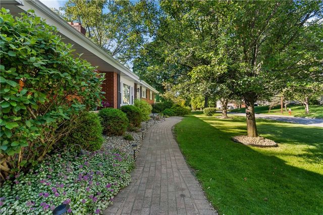 1222 Pleasantview Avenue SE, North Canton, OH 44720