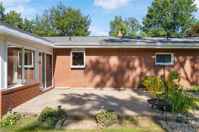 1222 Pleasantview Avenue SE, North Canton, OH 44720