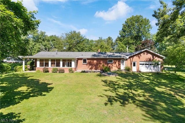 1222 Pleasantview Avenue SE, North Canton, OH 44720