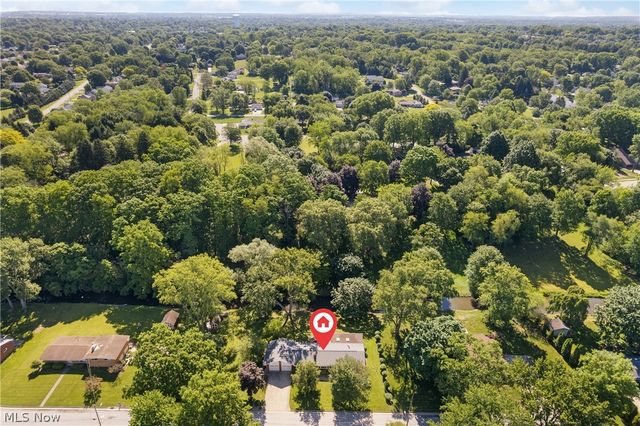 1222 Pleasantview Avenue SE, North Canton, OH 44720