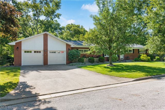 1222 Pleasantview Avenue SE, North Canton, OH 44720