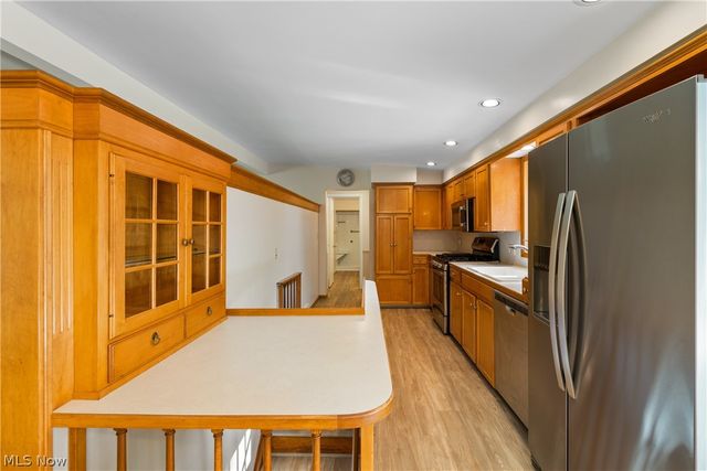 1222 Pleasantview Avenue SE, North Canton, OH 44720