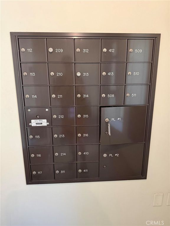 Image 10 of property listing at 920 Granite Drive 117, Pasadena, CA 91101